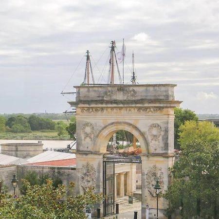 Cote Cour - Appartement En Plein Centre-Ville & Proche Des Thermes ロシュフォール エクステリア 写真