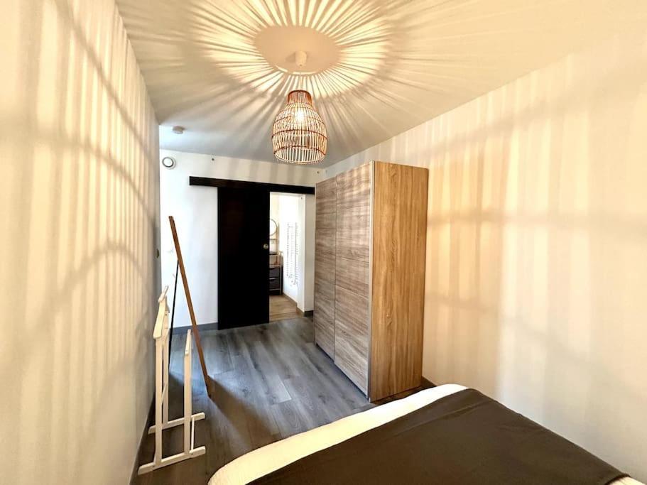 Cote Cour - Appartement En Plein Centre-Ville & Proche Des Thermes ロシュフォール エクステリア 写真