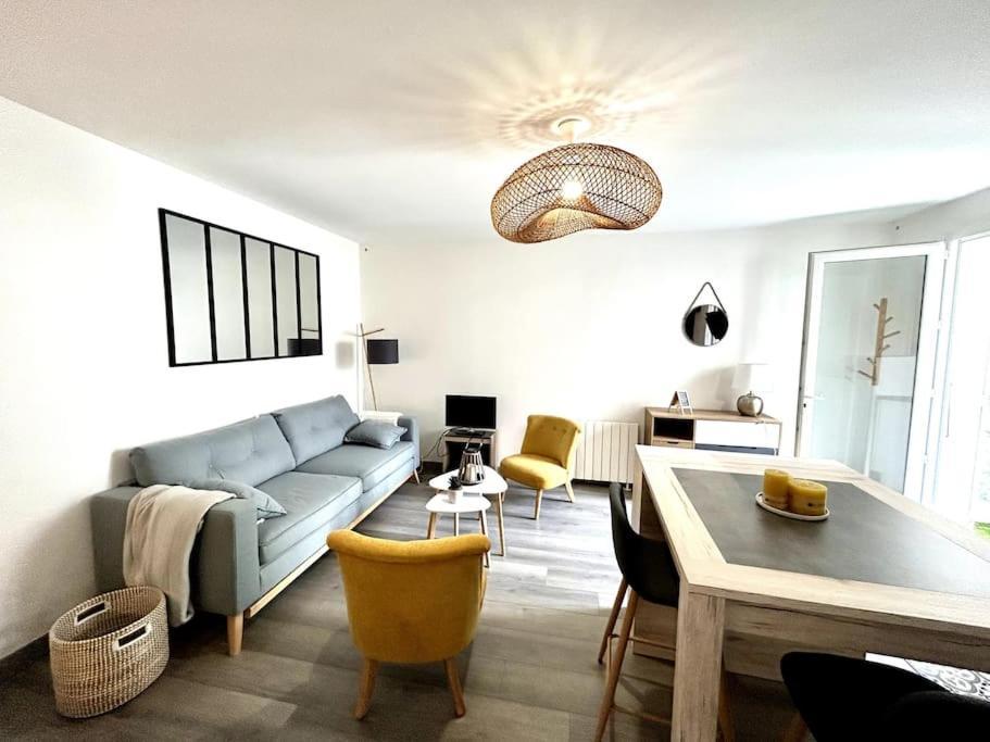 Cote Cour - Appartement En Plein Centre-Ville & Proche Des Thermes ロシュフォール エクステリア 写真