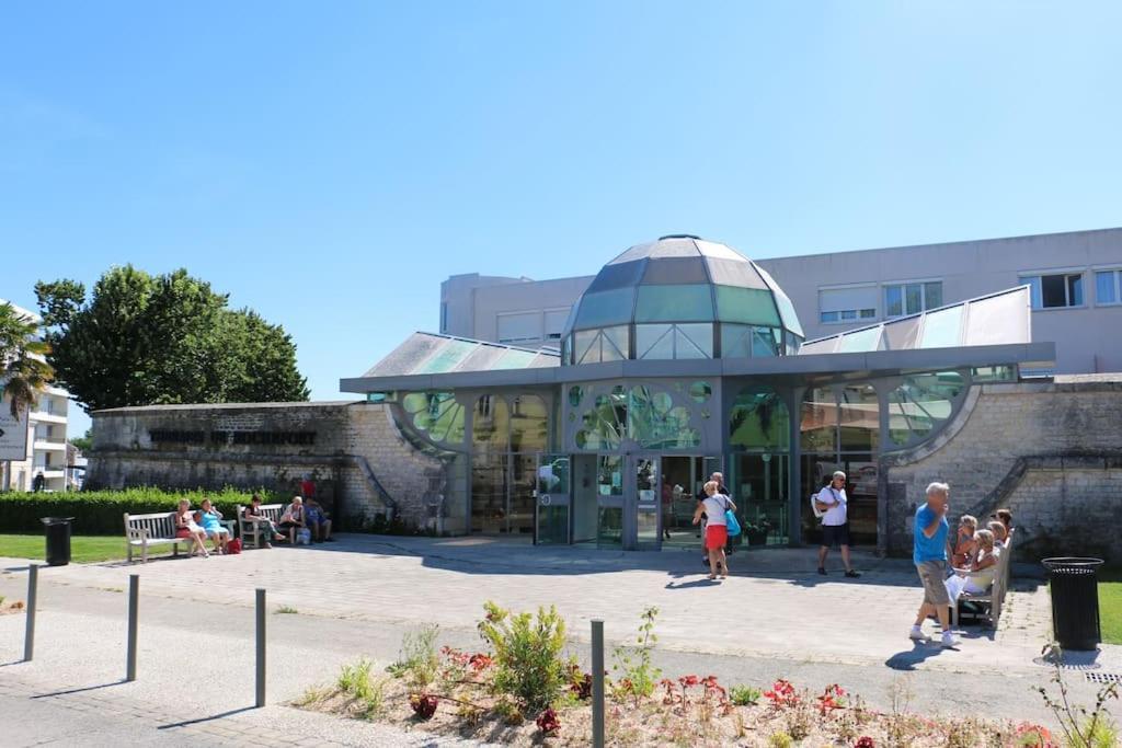 Cote Cour - Appartement En Plein Centre-Ville & Proche Des Thermes ロシュフォール エクステリア 写真