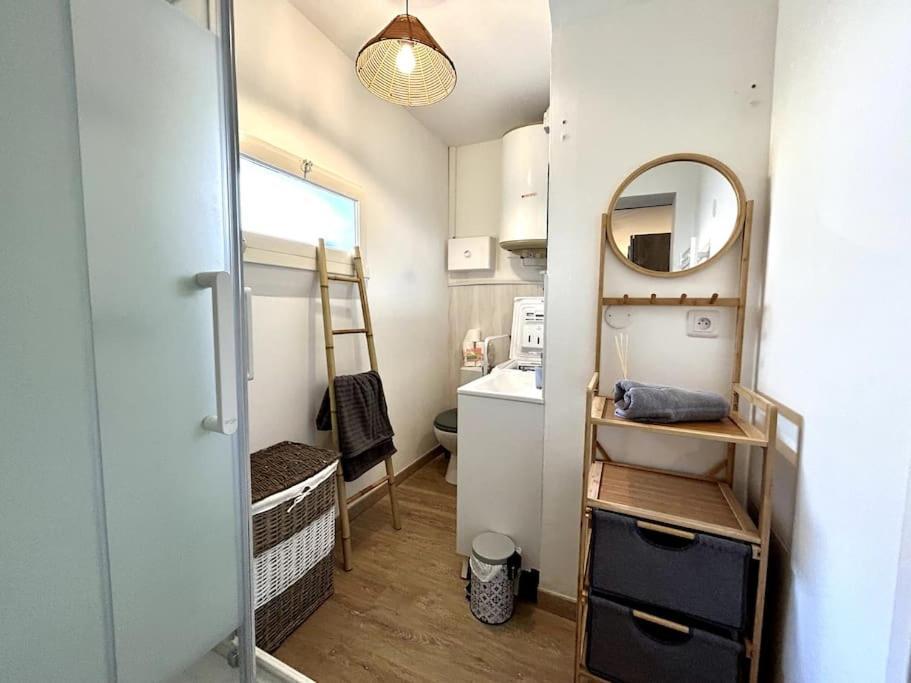 Cote Cour - Appartement En Plein Centre-Ville & Proche Des Thermes ロシュフォール エクステリア 写真