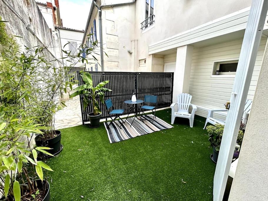 Cote Cour - Appartement En Plein Centre-Ville & Proche Des Thermes ロシュフォール エクステリア 写真