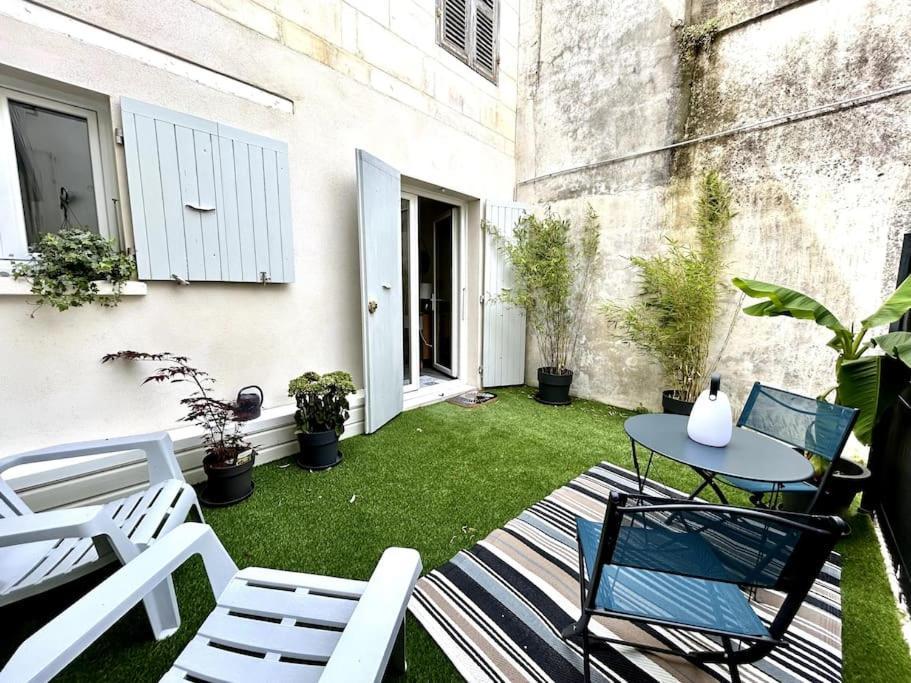 Cote Cour - Appartement En Plein Centre-Ville & Proche Des Thermes ロシュフォール エクステリア 写真